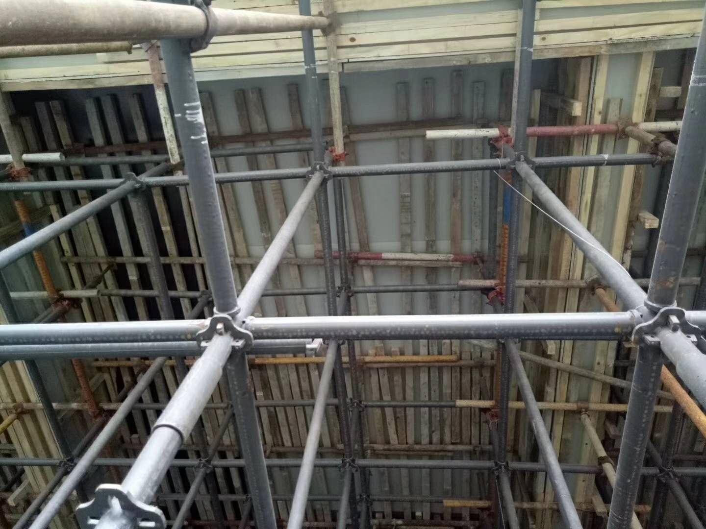 Hoe de bouwbekistingshoeveelheden in een project berekenen op basis van ontwe...